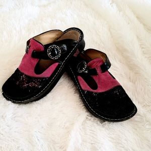 Alegria slip on clogs